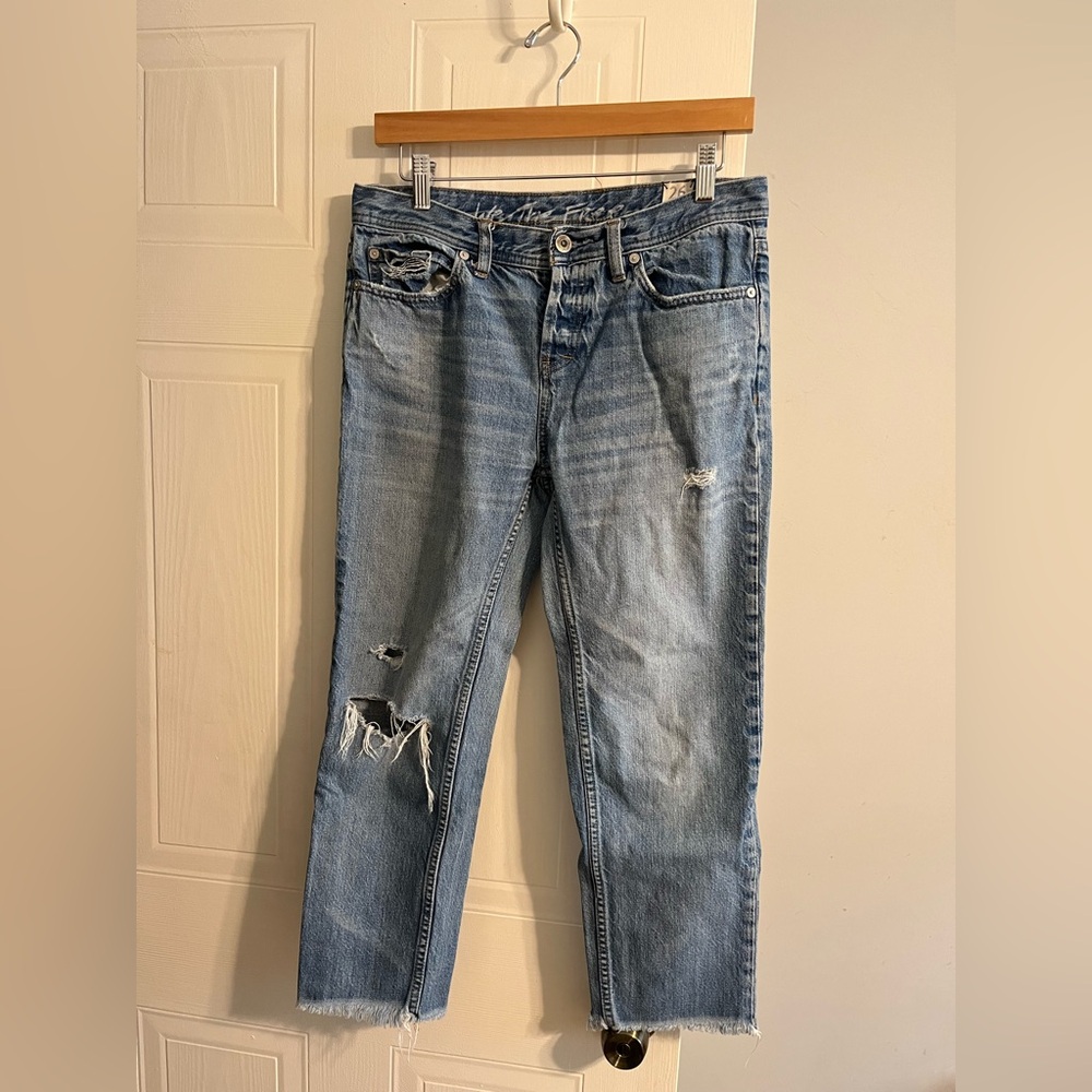 We the Free low rise distressed light wash jeans - Size 26